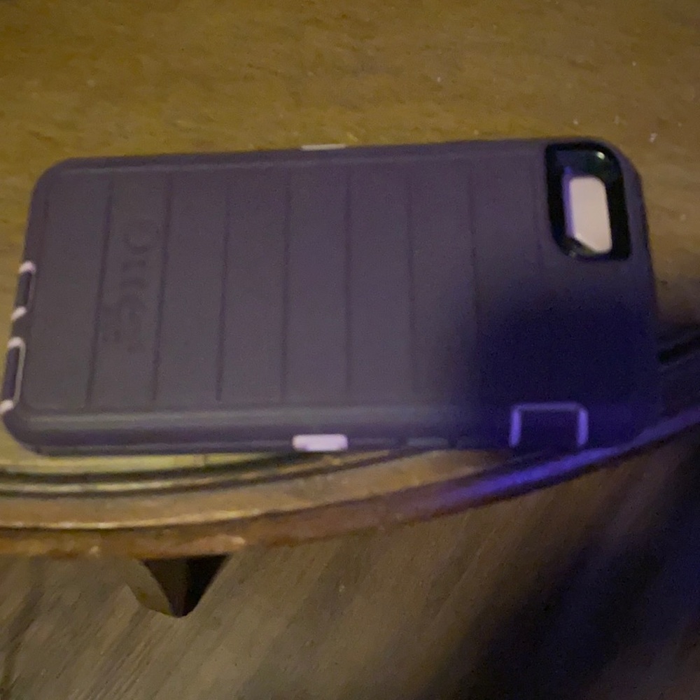 I’m sailing otter box iPhone 6 it’s in very good c